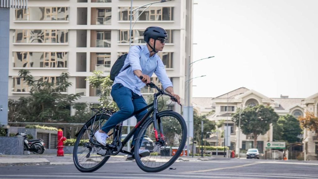 ¡Pedaleando en el marco legal! Normas y reglamentos para los ciclistas en las vías de Colombia.