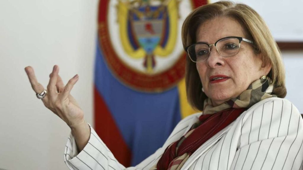 Procuradora General cuestiona norma de afiliación obligatoria a ARL pública