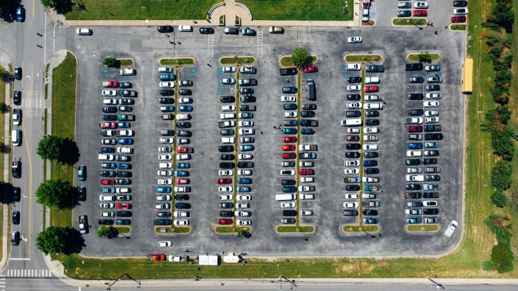 ¿Cómo se manejan los parqueaderos en la Propiedad Horizontal?