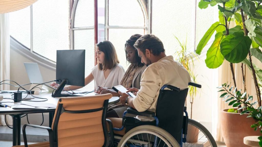 Corte ordena a Colpensiones mejorar atención a personas en situación de discapacidad