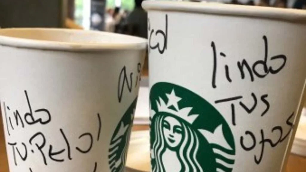 ¿Por qué Starbucks no va más con los mensajes en los vasos?